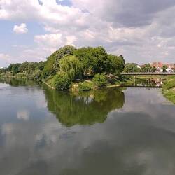 Links die Donau rechts die Wörnitz