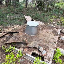 Wäre die Plattform der Latrine nicht einsturzgefährdet. Ich hätte...