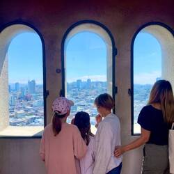 En haut des 234 marches de la Coit tower