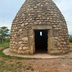 Beehive shelter