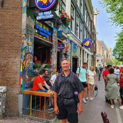 Apparently this is the original Bulldog Cafe -- but there are many throughout the area.