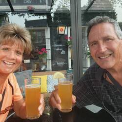 Enjoying a beer after our walkabout 🍻