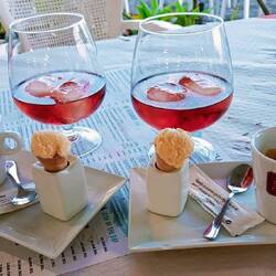 Zum Abschluss Espresso mit Mini-Eis und Pacharán auf Eis.