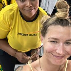 D Bettina hed mier die sogenannte Rastazöpf (Braids) gmacht, si isch sone Liebi zu mier gsi