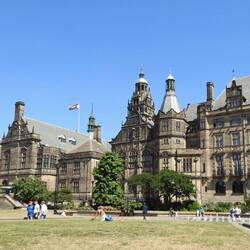 Millennium Square and the city hall. We cooled our feet in the fountains.