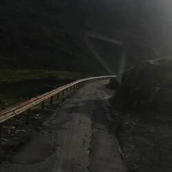 Auf engen Passstraßen