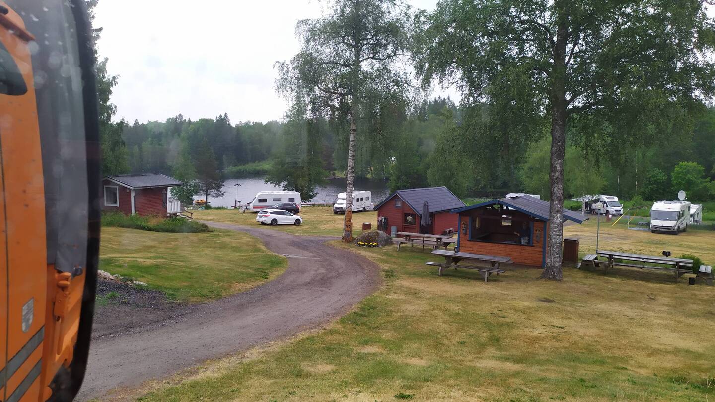 Camping in Munkeberg. Diesmal Aufbau im Regen 😕