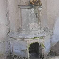 45 Grad warmes Wasser. Stinkt wie 1000 jáhrige Eier. Runter damit!