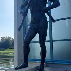 Statue mit dem Titel: Steh auf und gehe