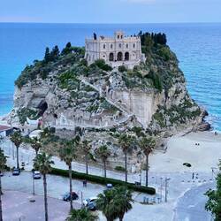 Santa Maria dell Isola di Tropea