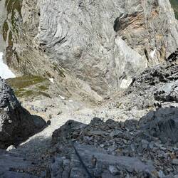 Abstieg vom großen Kinigat - die Perspektive lässt es dramatischer wirken