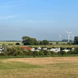 Unser Stellplatz vom Deich aus
