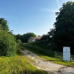 340000 € aus eu gelder. Rifugio ist zu und verfällt schon.