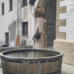 Wie ich gestern erfahren habe ist kommt aus den Brunnen Trinkwasser 🤠