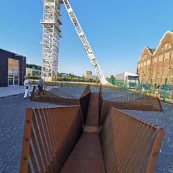 Förderturm und begehbares Kunstwerk
