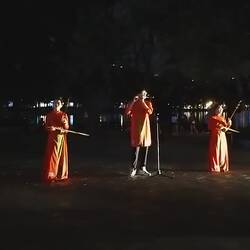 Musikdarbietung auf dem Night Market