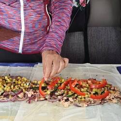 Und am Abend gibt's Lachsstrudel mit Gemüse