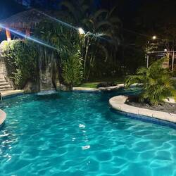 D Poolahlag bei Nacht