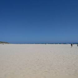 Strand, weiß und ohne Ende