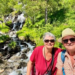 Überall kleine und große Wasserfälle