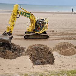 Top Sand to the east, deeper material to the west, very neat