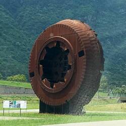 S. Gotthard Tunnelbohrkopf