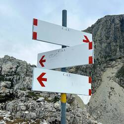 Das nennt man wohl transparente Wegführung🤣