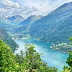 Blick auf den Geiranger Fjord