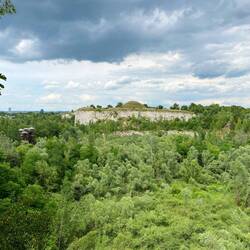 Der Steinbruch vom oberen Rand