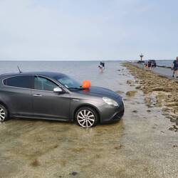 Der hatte gestern(?) sein Auto nicht mehr rechtzeitig in Sicherheit gebracht