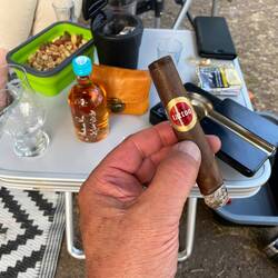 Kleines Rumtasting mit Zigarre