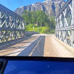 Brücke mit Holzladen