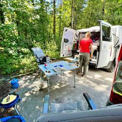 Iz gits e Röschti zur Stärkig! Perfekter Parkplatz für Camping 😅