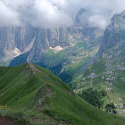 Talijanka Gipfel mit Blick auf das Prokletjie Massiv