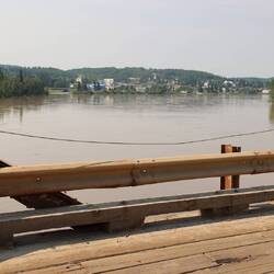Athabasca River mit Athabasca Städtchen