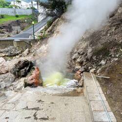 Hier wird irgendwas in der Quelle erhitzt ...