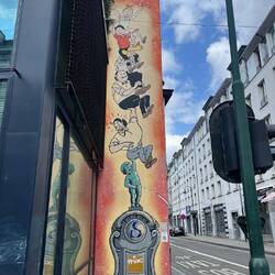 The Mannekin Pis in a comic strip mural