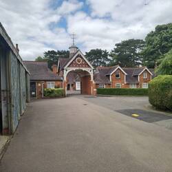 Blick auf die Wirtschaftsgebäude des Herrenhauses (später Büros der Codebreaker)