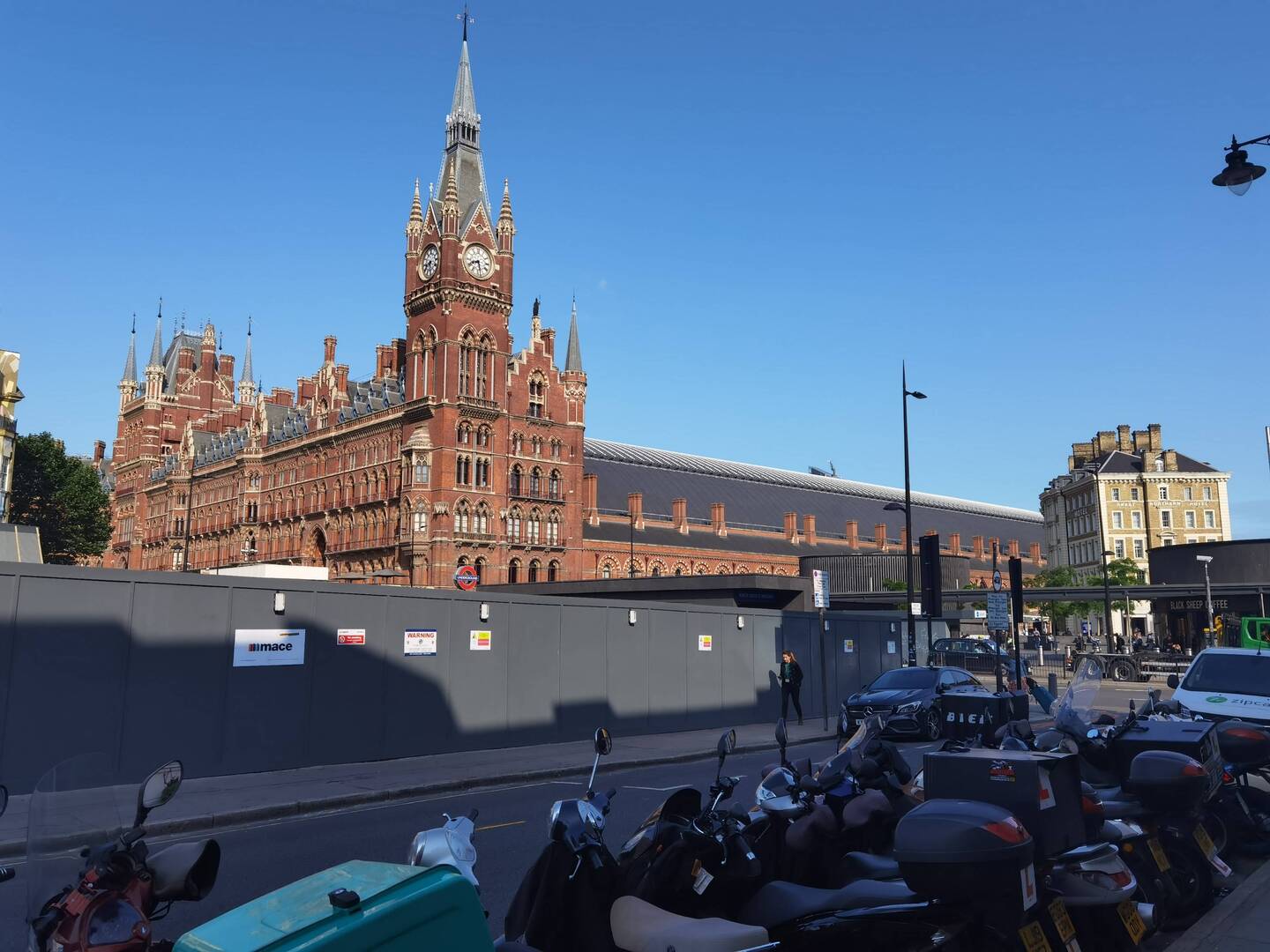 Der Bahnhof St. Pancras im Morgenlicht
