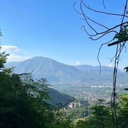 Vor diesem berg campiere ich nun und morgen früh gehts rauf
