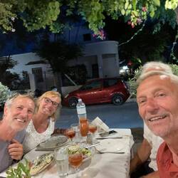 Leckeres griechisches Essen im Hafen