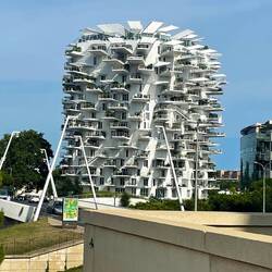 גם הייתה כאן ארכיטקטורה מודרנית