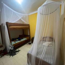 Mein 3- Bettzimmer 😂 Hauptsache Platz , schön ist anders, aber ist sauber