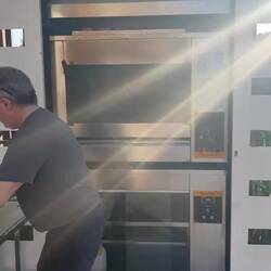 Ein ganzer gummiadler für 8€. Hab den noch drei stunden mit mir getragen