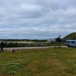 Für Nila hat es eine große Wiese 😊