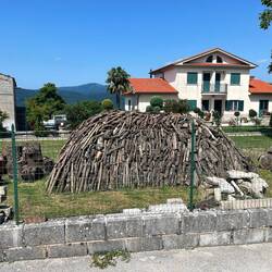 Dachte erst hier wird noch holz verkohlt. Aber nein, wird nicht.