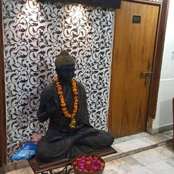 Unser Beschützer gleich neben unserer Tür