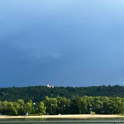Gestern Abend wurde der Himmel auf der anderen Rheinseite noch bedrohlich schwarz