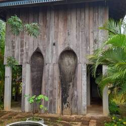 Live the design of the buildings, this is of the toilets