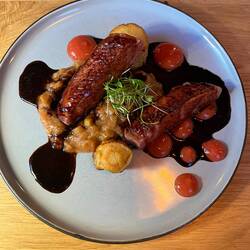 Amazing duck with rhubard sauce